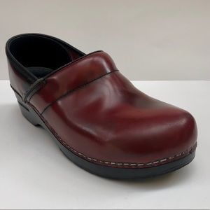Dansko Professional Antique Red Leather Clogs 40